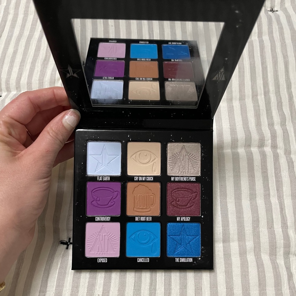 Mini controversy Jeffree star eyeshadow palette